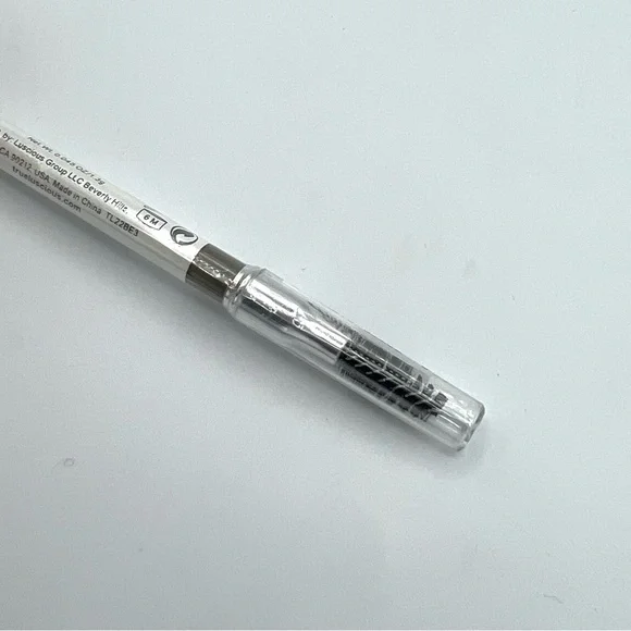 True & Luscious Brow Definer Pencil (Blonde) - Picture 4 of 4